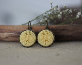 COTTAGE GARDEN Cameo Earrings