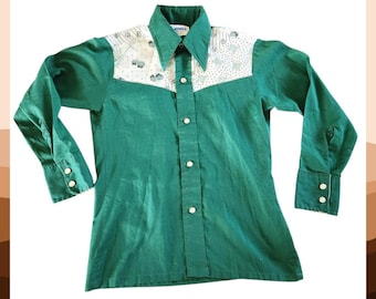 Vintage 1970s dagger collar pearl snap button down for boys, size 10, country wear, cowboy, green floral, Kaynee Endura-Press, neck 12