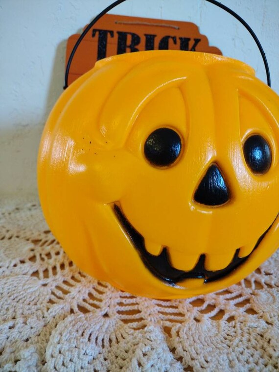 Vintage Halloween pumpkin bucket by General Foam Plas… Gem