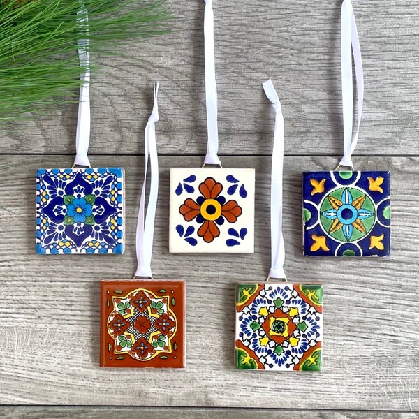 Adornos para árboles de Navidad con azulejos mexicanos