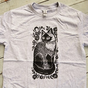 Kitty Blossom T-Shirt - Rustic Block Printed Shirt - Gildan Unisex Gray - Cat Art - Folk Art