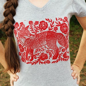 Women&#39;s &quot;FoxFlower&quot; Gray V-neck T-shirt - Block Printed - Linocut - Bohemian Apparel - Folksy Clothing - Folk Art - Floral Top  - Woodland