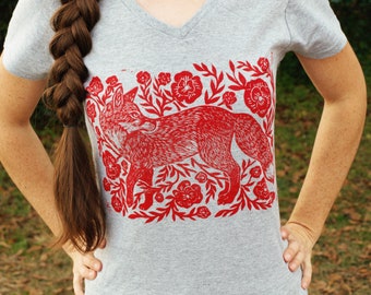 Frauen "FoxFlower" Graues V-Ausschnitt T-Shirt - Block Gedruckt - Linolschnitt - Boho Bekleidung - Folksy Kleidung - Volkskunst - Florales Top - Woodland