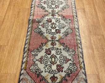 Vintage roze Kilim loper, bloemenpatroon Anatolisch wollen halkleed (70 x 174 cm)