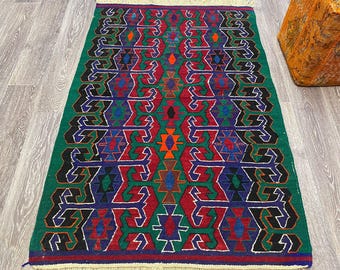 Alfombra kilim vintage hecha a mano de 4'9 x 3'4 en color verde, azul y rojo, alfombra de oficina, alfombra decorativa, decoración bohemia, alfombra de lana kilim para baño