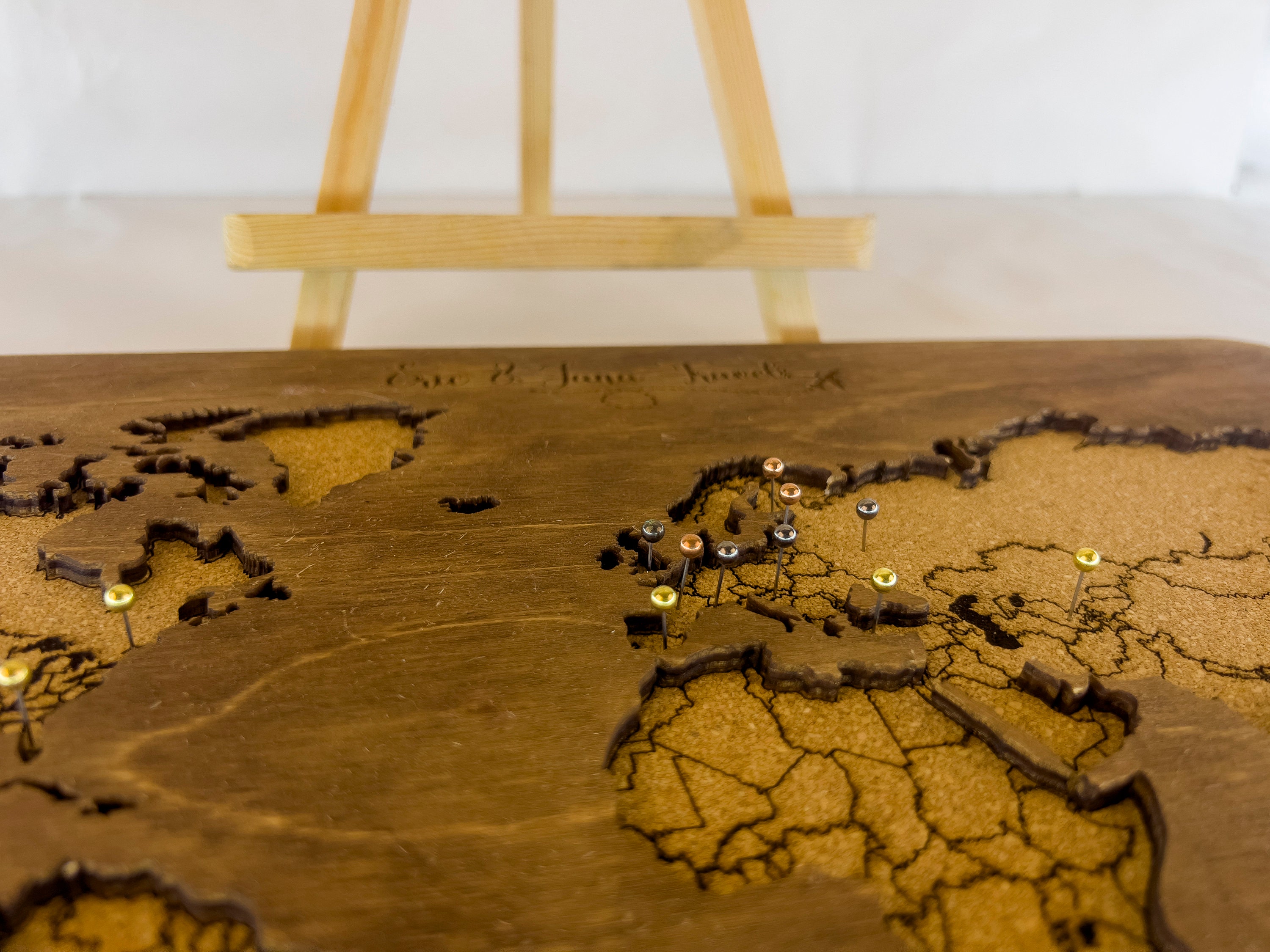 Navaris Mapa del mundo de tablero de corcho, continentes autoadhesivos para  viajes de pared a pines, planos y documentos, incluye 18 piezas de corcho