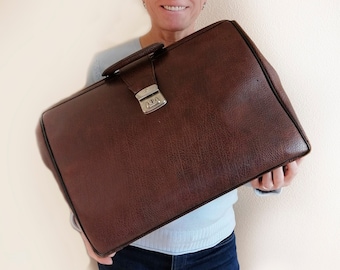 Vintage Doctors gladstone bag Large brown business briefcase Faux leather vegan portfolio Men women travel weekender Attorney Lawyer Attache