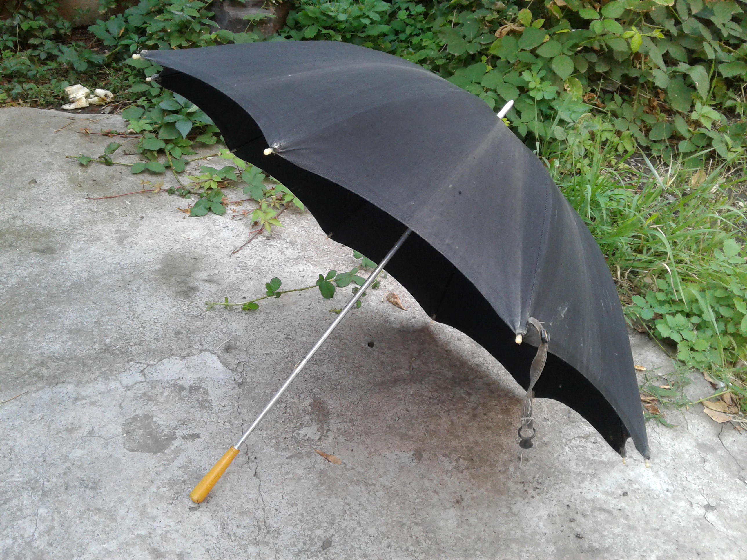 13 foot patio umbrella sunbrella Treasure Garden 13-ft Outdoor Patio Umbrella with Lux Lighting, Octago