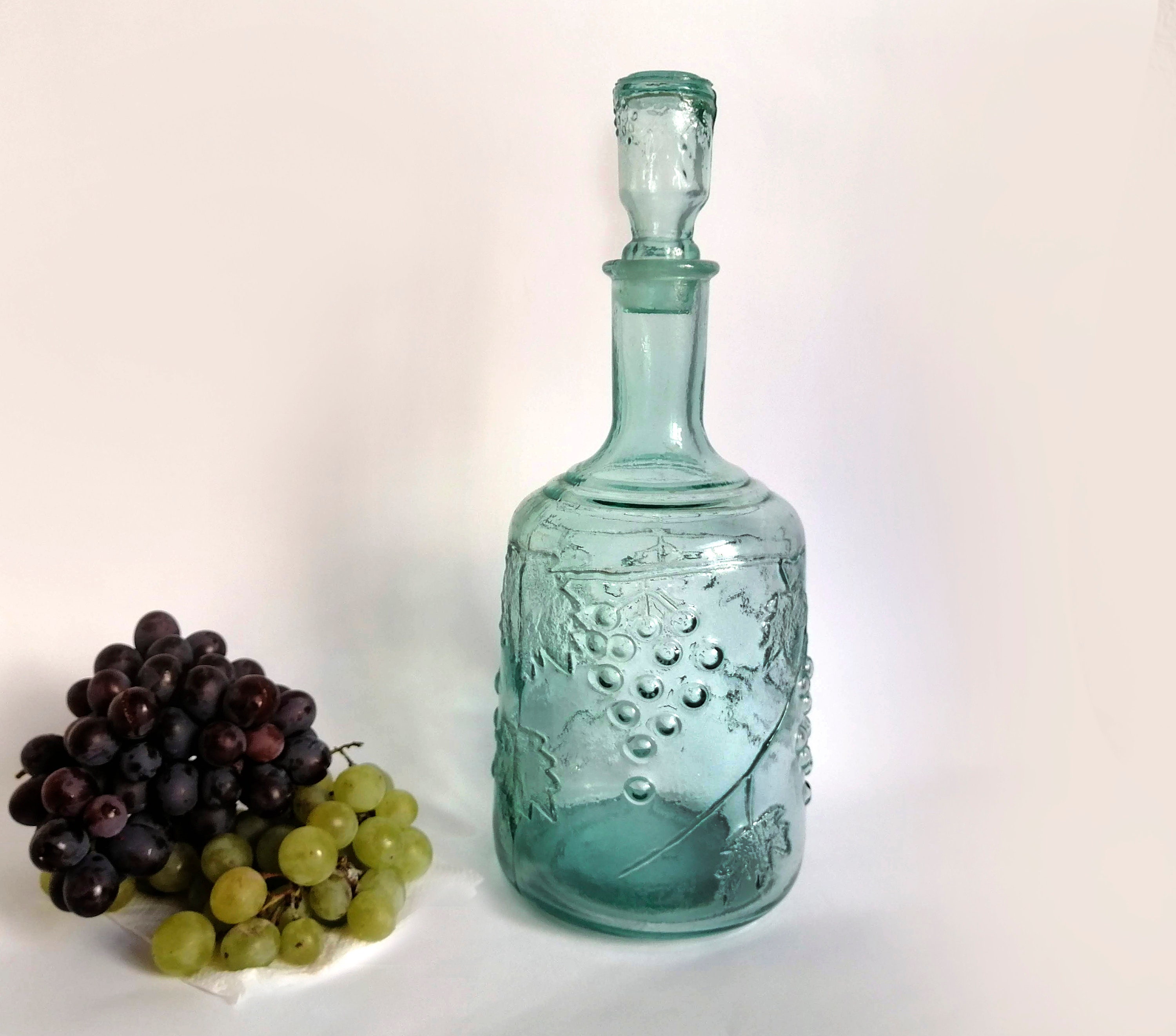 Vintage Mid Century WhiskyWineAlcohol Decanter Glass with Lid Vintage Mid Century WhiskyWineAlcohol Decanter Glass with Lid