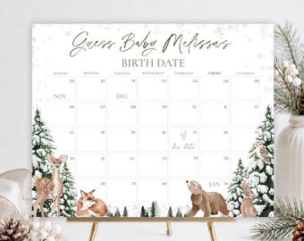 Może przedstawiać: Prostokątny kalendarz z napisem Guess Baby Melissa's BIRTH DATE, zawierający siatkę na listopad, grudzień i styczeń. Projekt zawiera akwarelowe ilustracje jelenia, lisa, niedźwiedzia i królika pośród ośnieżonych drzew iglastych.