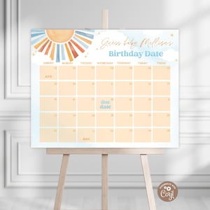 Könnte beinhalten: Ein rechteckiges Schild mit einem Kalenderraster für April und Mai und dem Text Guess baby Mellisa's Birthday Date. Das Design zeigt eine Aquarellsonne in der oberen linken Ecke, hellblaue Wolken und den Text due date in einem Rasterfeld.
