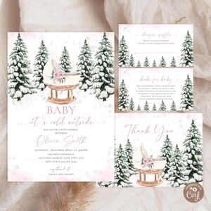 Puede incluir: Un juego de invitaciones para baby shower con temática invernal. El diseño presenta un cochecito de bebé, pinos cubiertos de nieve y el texto "Baby, it's cold outside". Incluye invitación, rifa de pañales, libros para bebé y tarjetas de agradecimiento.