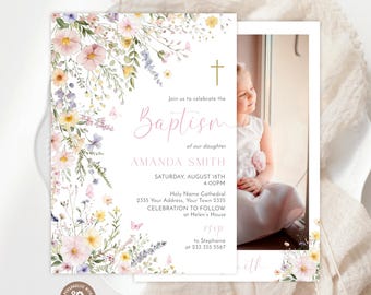 Puede incluir: Una tarjeta de invitación de bautizo con flores silvestres en acuarela de colores rosa, amarillo y morado. El texto dice: Join us to celebrate the Baptism of our daughter AMANDA SMITH, SATURDAY, AUGUST 18TH 4:00PM, Holy Name Cathedral, 2335 Your Address.