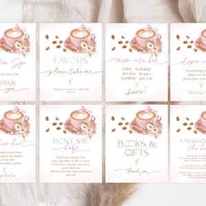 Pode incluir: Um conjunto de oito placas rosa e brancas para chá de bebé. Cada placa apresenta uma ilustração em aquarela de uma xícara de café rosa com um desenho em forma de coração na espuma, rodeada por grãos de café e detalhes florais. O texto inclui "Custom Sign", "Favors", "Mom-osa Bar" e "Diaper Raffle".