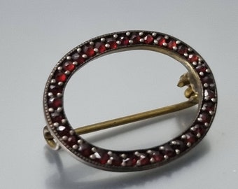 Antique Victorian BOHEMIAN GARNETS rose-cut & Garnet Gold oval openwork brooch very good condition