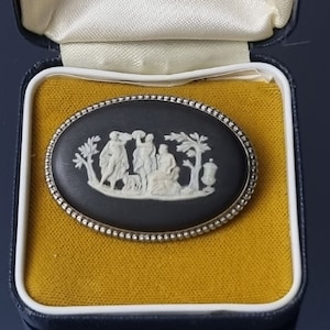 Wedgewood Vintage 1976 Black Jasper Cameo and Sterling Silver Brooch Depicting Romulus & Remus in Original Box