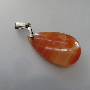 Art Deco Sterling Silber & Scottish Achat (Orange und Weiß) Tropfenanhänger - handpolierte facettierte Kanten