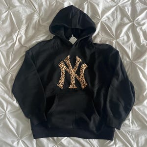 Black Cheetah Print Yankee Logo Oversized Hoodie, Leopard