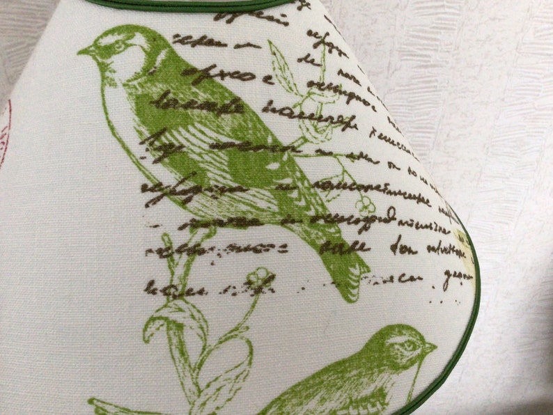 Abat-jour forme conique, écritures et oiseaux sur lin image 6