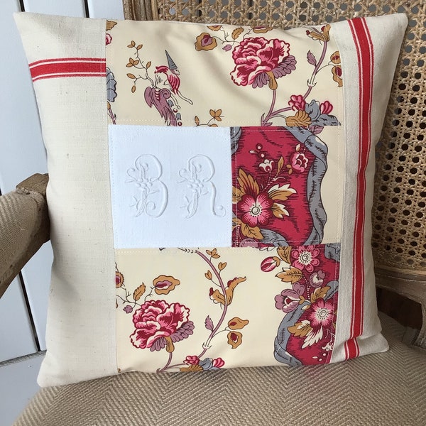 coussin déhoussable, monogramme et tissus vintages