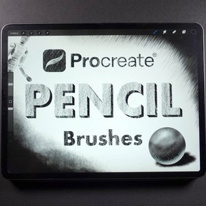 Pu&ograve; includere: Un disegno digitale sullo schermo di un tablet che mostra un'icona dell'app Procreate e il testo "Pencil Brushes". Il disegno &egrave; in bianco e nero e presenta una sfera 3D.
