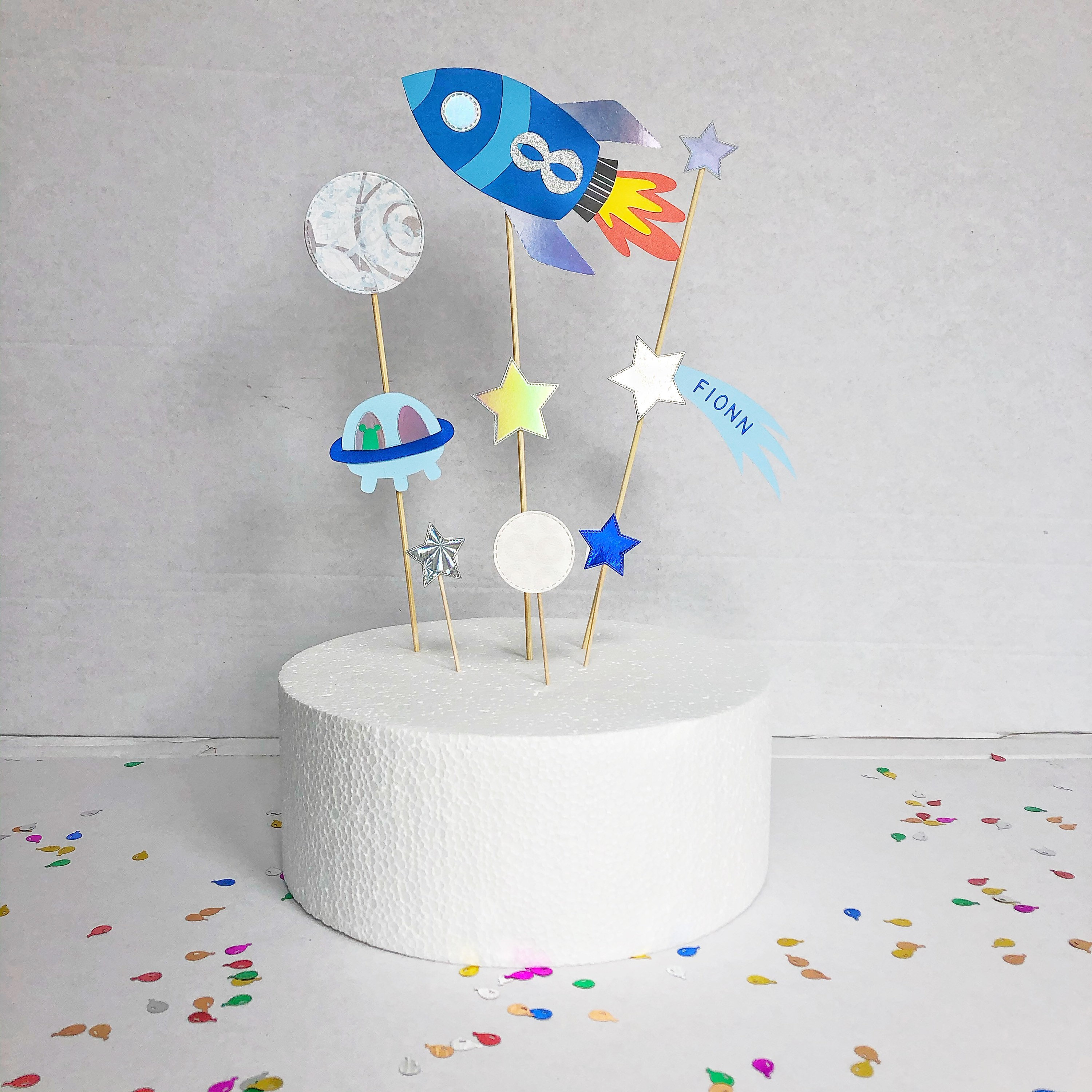Gâteau personnalisé sur le thème de l'espace, décorations de fête