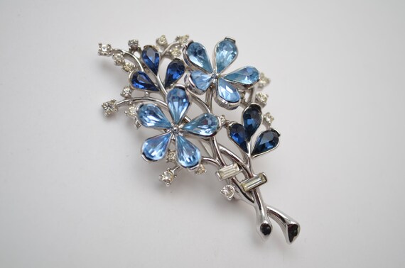 Vintage Flower bouquet brooch pin 1950s, Trifari f