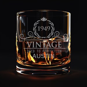 Personalisiertes Vintage Glas, perfekt gealtert, 50 Jahre alt, 40. Geburtstagsglas, 30. Geburtstagsglas, 20. Geburtstagsglas, gravierte Felsen