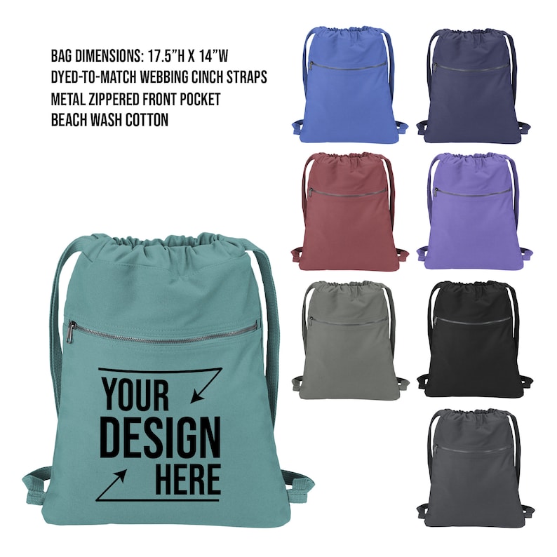 Puede incluir: Una mochila de cord&oacute;n de color verde azulado con un bolsillo con cremallera y el texto "YOUR DESIGN HERE". La mochila mide 44,5 cm de alto y 35,5 cm de ancho. Tiene correas de cincha de tejido a juego y un bolsillo frontal con cremallera de metal. La mochila est&aacute; hecha de algod&oacute;n lavado en la playa.