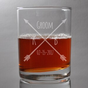 Custom Groomsmen Gravierte Gläser, SCHIFFE SCHNELL, Geätzte Felsen Gläser, Bourbon Whisky Scotch Gläser, Brautjungfern Gläser, Bachelorette