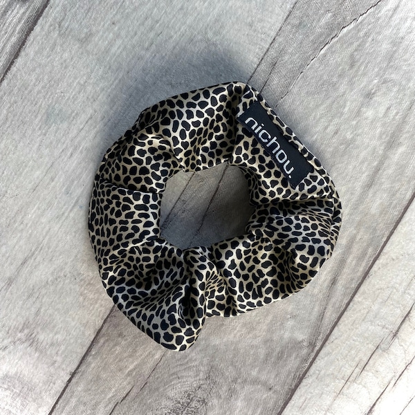 Scrunchie aus Seide, Animal-Print, Haargummi im 90er Style, schwarz-beige, Maulbeerseide