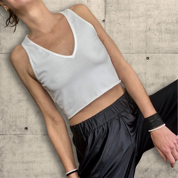 Crop top, off-white, with V-neck, short tank top made of cotton jersey, organic cotton, sleeveless, cropped shirt