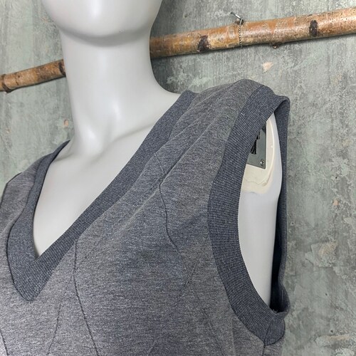 Grey sweater with diamond pattern on shops the front, grey mottled, loose cut, sleeveless sweater made of French Terry
