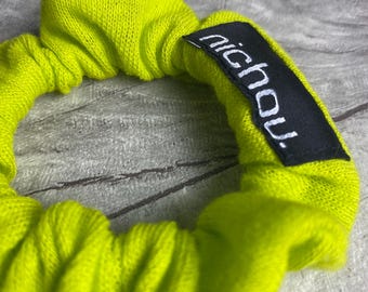 Neon scrunchie van linnen jersey, slanke, neongele scrunchie, duurzame haarelastiek in jaren 90-stijl