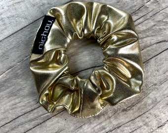 goldenes Scrunchie, Lamee, Haargummi im 90er Style, lässiger Metallic-Look