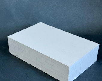 Bloco de concreto grande em formato de cubo para exibição de joias, adereço fotográfico e decoração de prateleira.