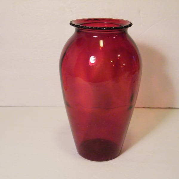 Grand vase en verre rouge rubis parfait pour une décoration romantique, vase à bouquet vintage de 23 cm de haut avec bord à volants,