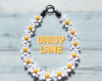 Daisy Lane Floral Beaded Dog Collar: Lightweight Decorative Necklace
