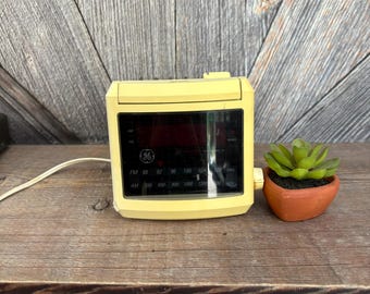 Vintage Sony Dream Machine AM/FM Radio Digital Alarm Clock Model