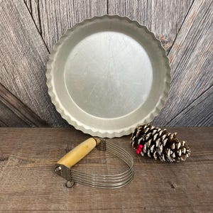 Wearever Pie Tin and Pastry Blender {vintage Wear Ever Aluminum