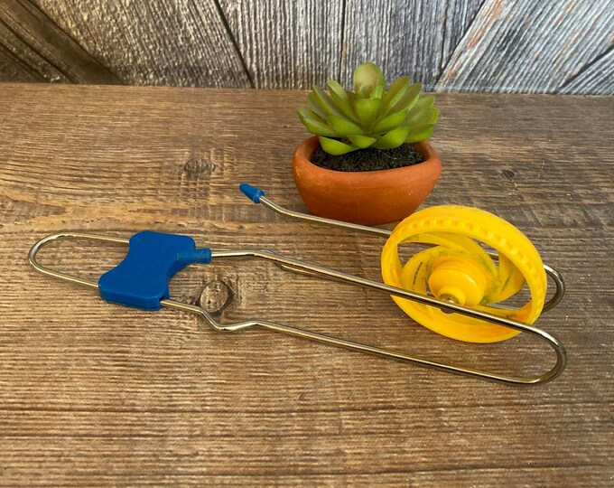 Vintage Wheelo Spinning Wheel Toy Wheelo vintage Metal