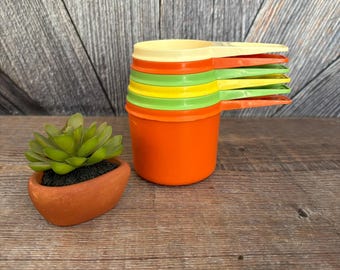 Vintage Tupperware Measuring Cups {Plastic Tupper Ware Measuring Cup Set} Mix Colors 6 piece complete Wedding Gift Kitchen 761