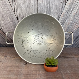 Vintage Metal Colander Mirro Aluminum Strainer Sieve Metal Strainer Star Pattern DIY 50&#39;s Star Repurposed Lamp Bowl with Stand Star Holes