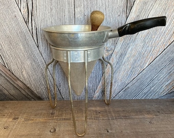 Vintage WearEver Strainer Sieve with Pestle Can Canning Applesauce Tripod Stand Wood Pestle Sieve Masher Colander Metal Strainer Tomatoes