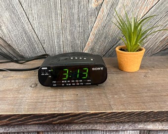 Vintage Sears Clock Radio, 317 23272 350 WORKS Transistor Radio