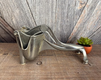 Wearever Juicer Vintage Metal Juicer {Vintage Wearever Aluminum Juicer Strainer Wedding Gift Hand Juicer Lemonade Citrus Fruit Press Healthy