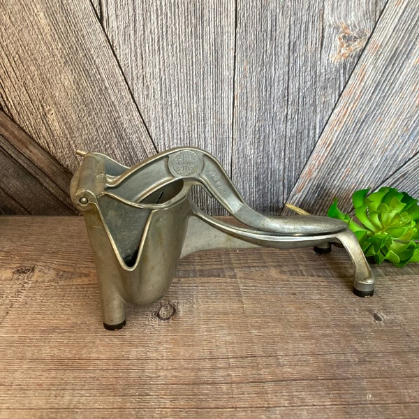 Wearever Juicer Vintage Metal Juicer {Vintage Wearever Aluminum Juicer Strainer Wedding Gift Hand Juicer Lemonade Citrus Fruit Press Healthy