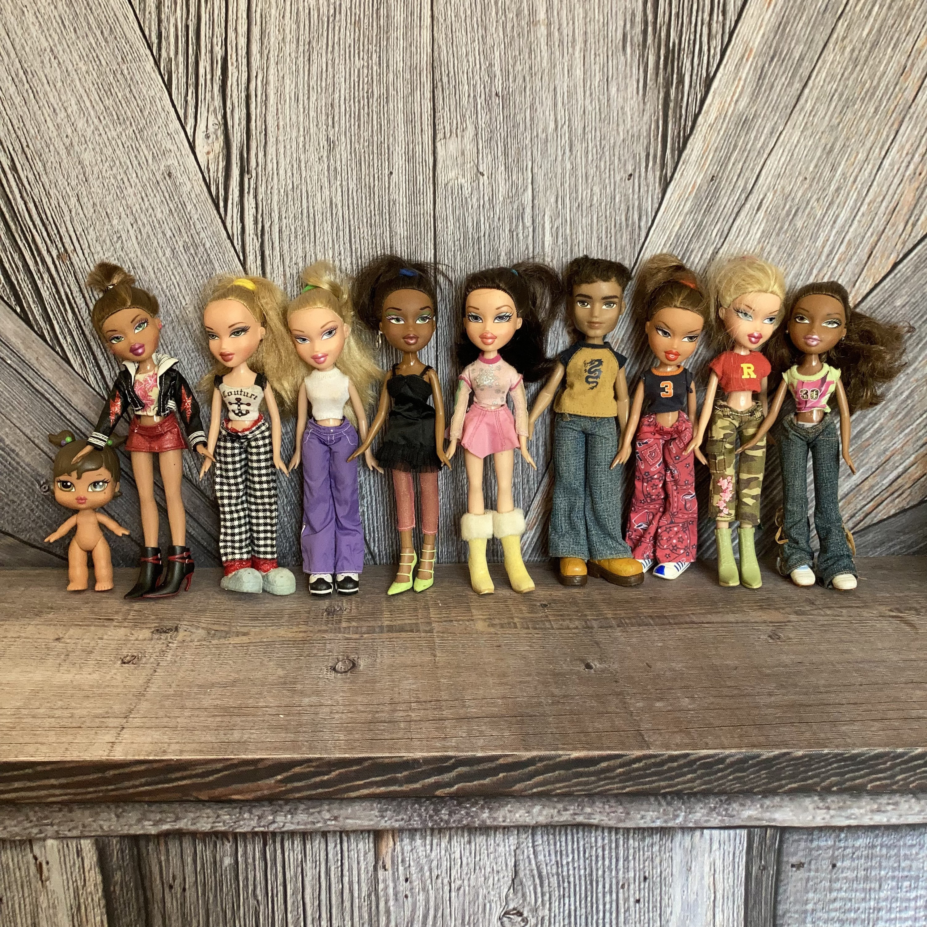Used bratz best sale dolls