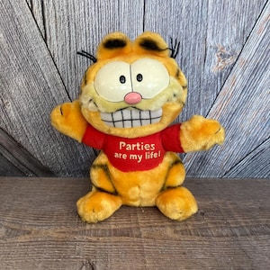 Vintage 1981 Dakin Garfield Plush, Comic Book Cat, [Parties are my life] 10 Inch ORIGINAL Toy Stuffed Animal Gift for Friend Dakin Desk