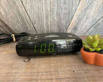 Vintage Sears Clock Radio, 317 23272 350 WORKS Transistor Radio